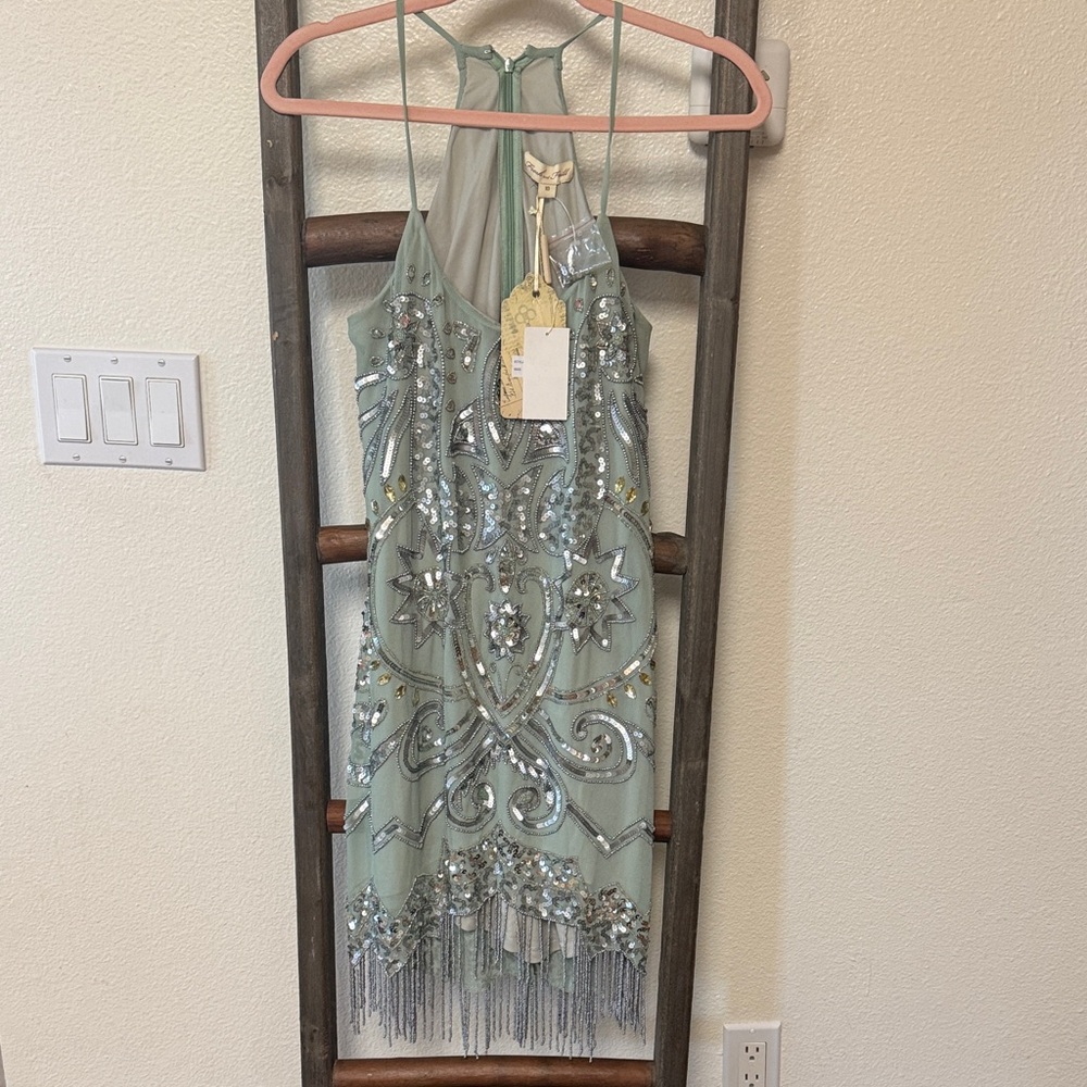 Chic Embroidered Midi Dress in Light Green